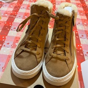 BRAND NEW!!! UGG Alameda Mid Zip Sneaker